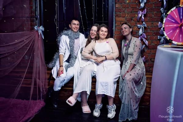 Поцелуйный Бар